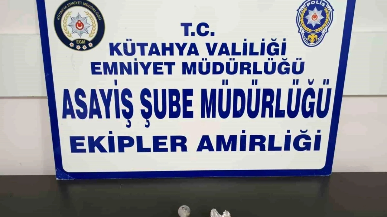 Kütahya'da Çevreye Rahatsızlık Veren Kişiden Metanfetamin Ele Geçirildi