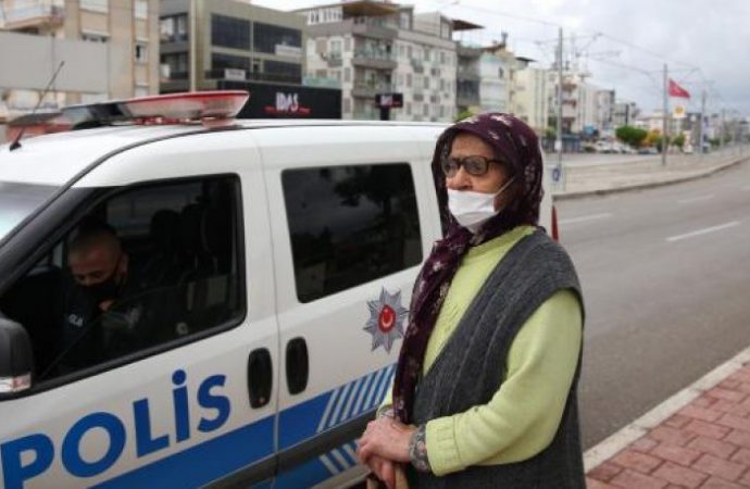75 yaşındaki kadın evden atıldı… Polis denetiminde ortaya çıktı