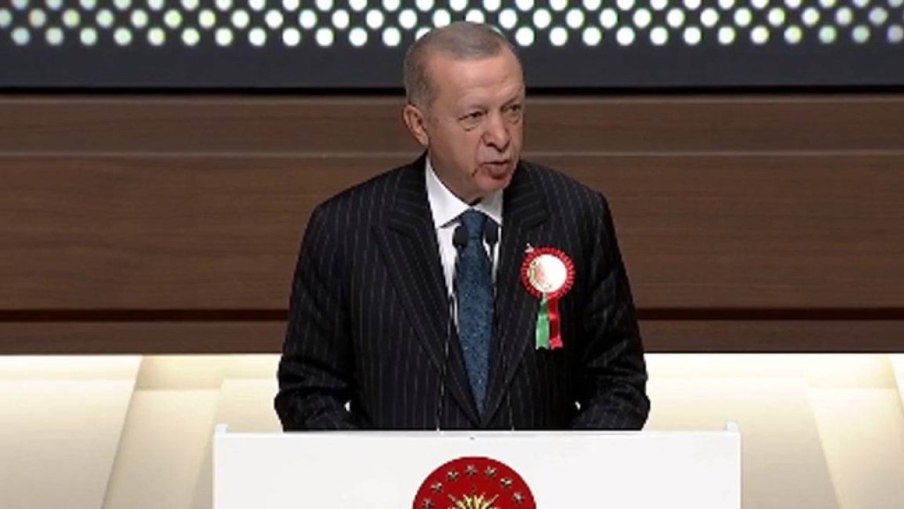 Erdoğan: Türk demokrasisini yeni bir anayasaya kavuşturmak için girişimlerimizi tekrar başlatacağız