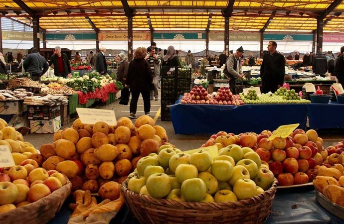 İçişleri Bakanlığı’ndan 81 ile ‘pazar yerleri’ genelgesi açıklandı,yasaklar gevşetilmeye başlandı.