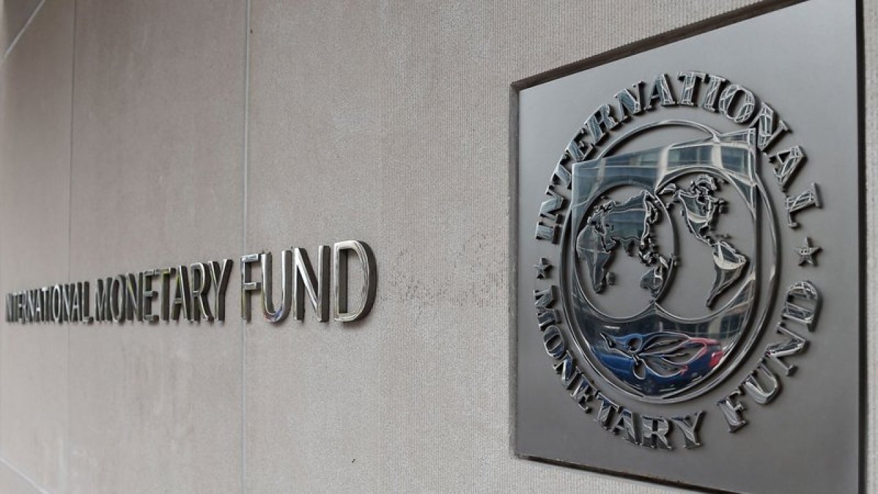 IMF, küresel faiz oranlarının uzun süre yüksek kalacağını öngörüyor