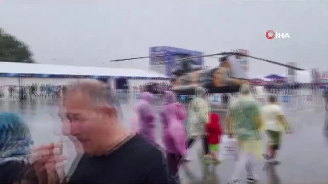 TEKNOFEST'te sağanak yağmura rağmen yoğun ilgi