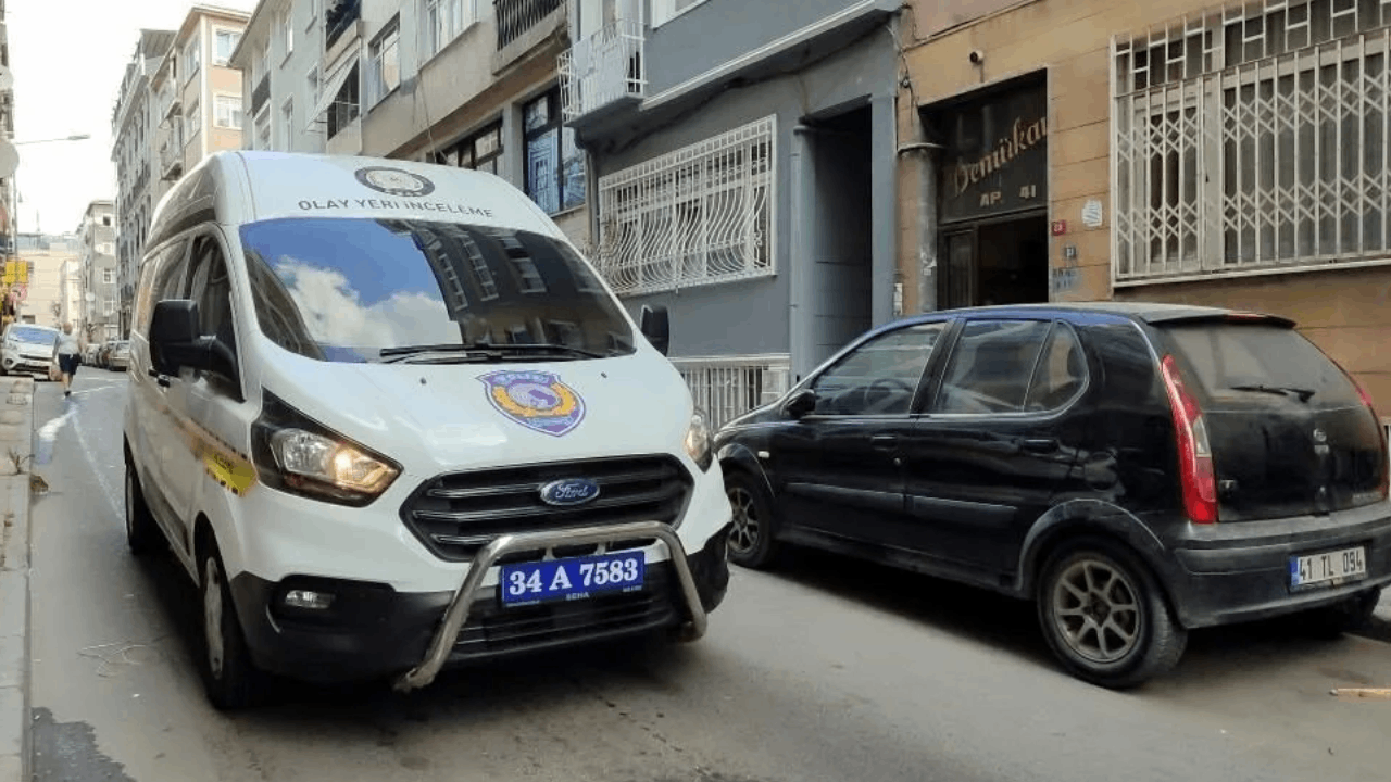 Emekli albay evinde ölü bulundu