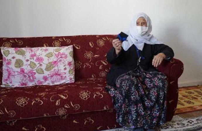Resmi kayıtlara göre 126 yaşında olan Ayşe Nine, uzun yaşamın sırrını anlattı