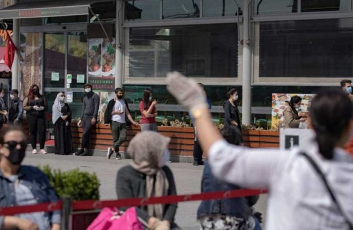 AVM’ye akın edenler kurallara uydu mu? Mağaza çalışanları anlattı