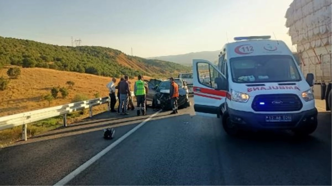 Bingöl'de Otomobiller Kafa Kafaya Çarpıştı: 1 Ölü, 2 Yaralı