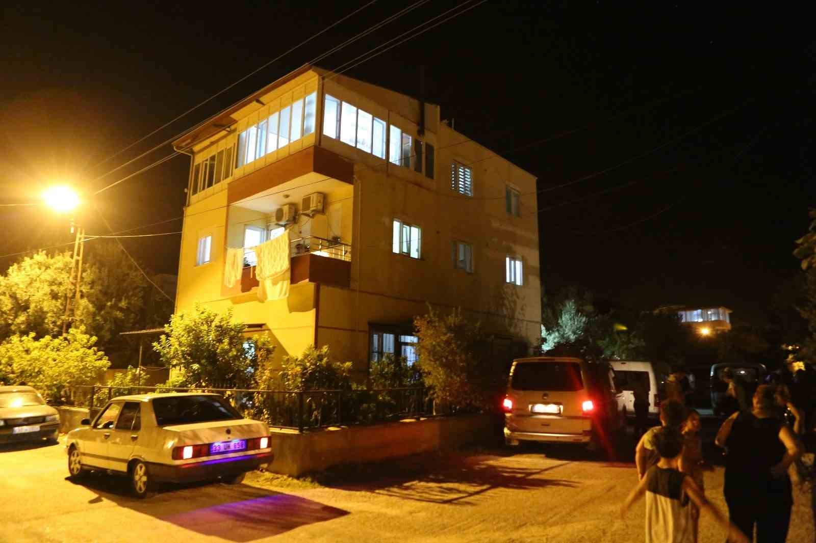 7 yaşındaki oğlunu öldürdü ardından bıçakla kendini ağır yaraladı