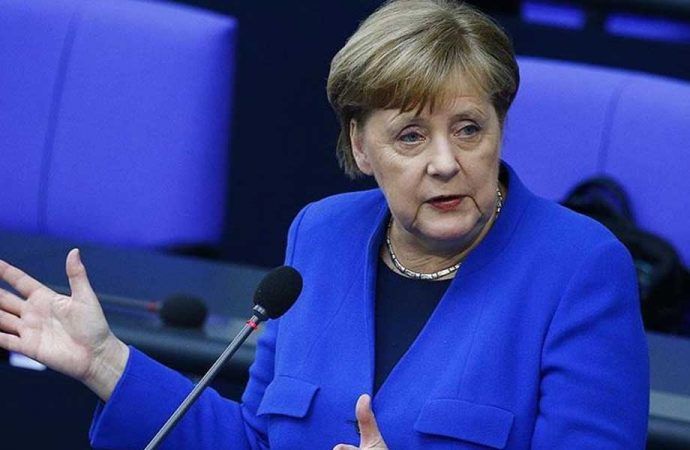 Merkel Rusya’yı suçlamıştı, e-postalar Türk iş insanı İsmet’e emanet