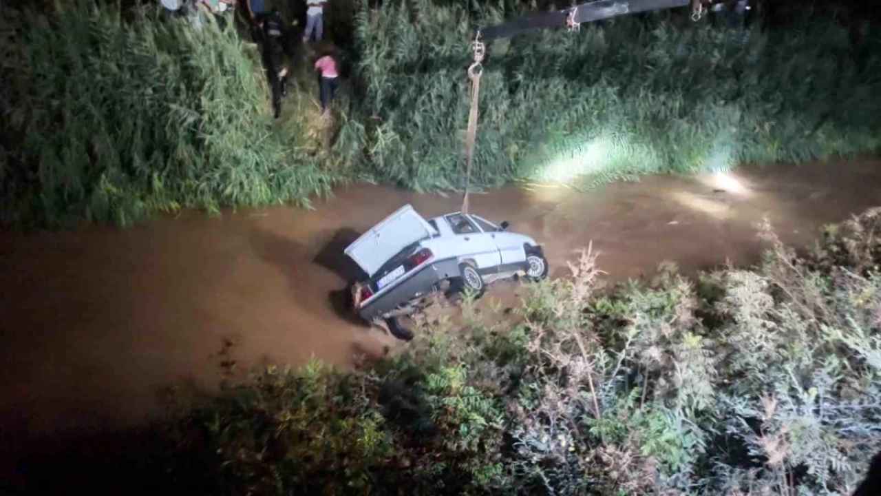 Şanlıurfa'da Otomobil Kanala Devrildi: 3 Ölü, 1 Yaralı