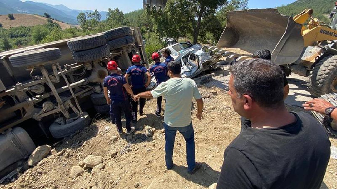 Freni boşalan kamyon, cenaze namazı kılanların arasına daldı; 5 kişi hayatını kaybetti, 25 yaralı var