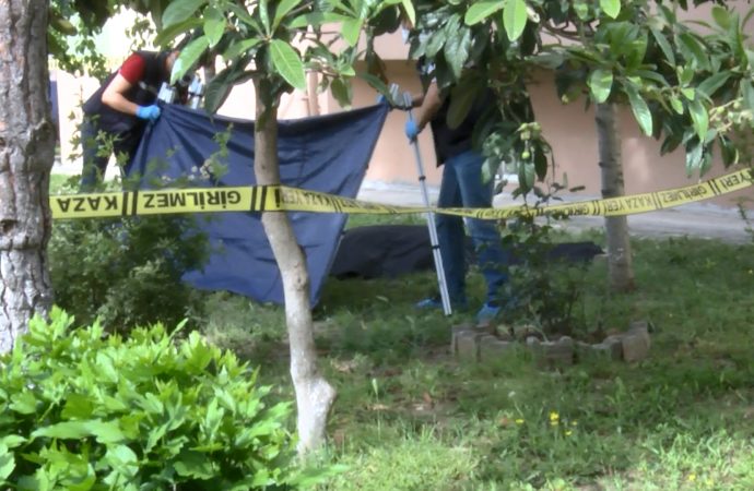 Büyükçekmece’de yanarak 6. kattan düşen kadın hayatını kaybetti