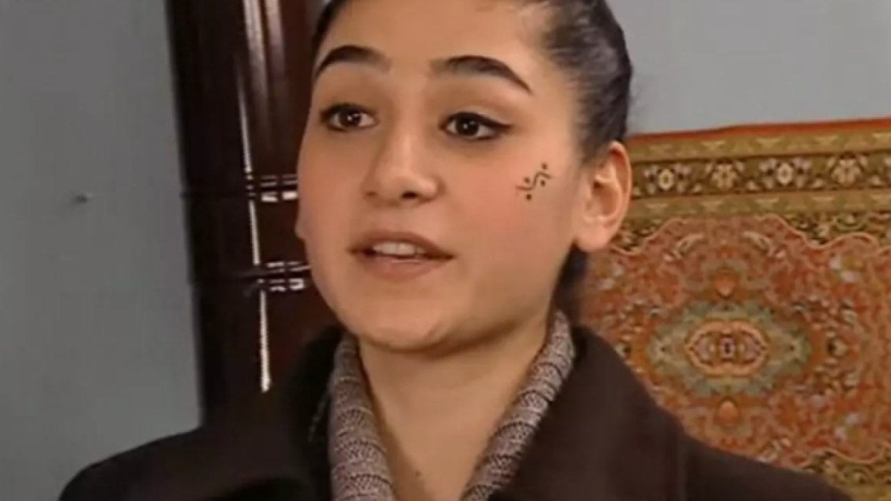 Akasya Durağı'nın Zeyno'su iddialı pozlarıyla büyüledi! Ünlü isimlerden beğeni yağdı