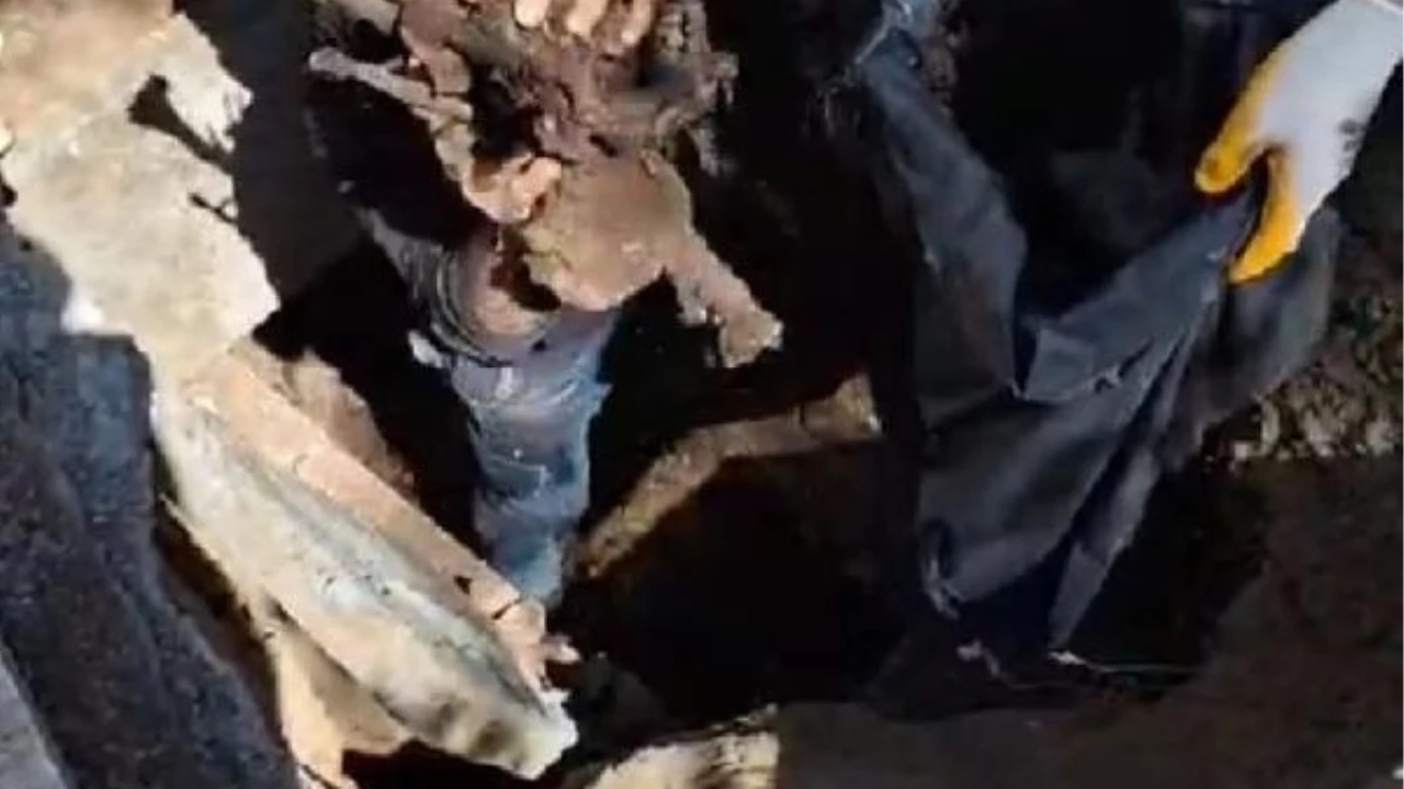 Diyarbakır'da mezar açma işlemi yapan görevlinin sosyal medya paylaşımları tepki çekti
