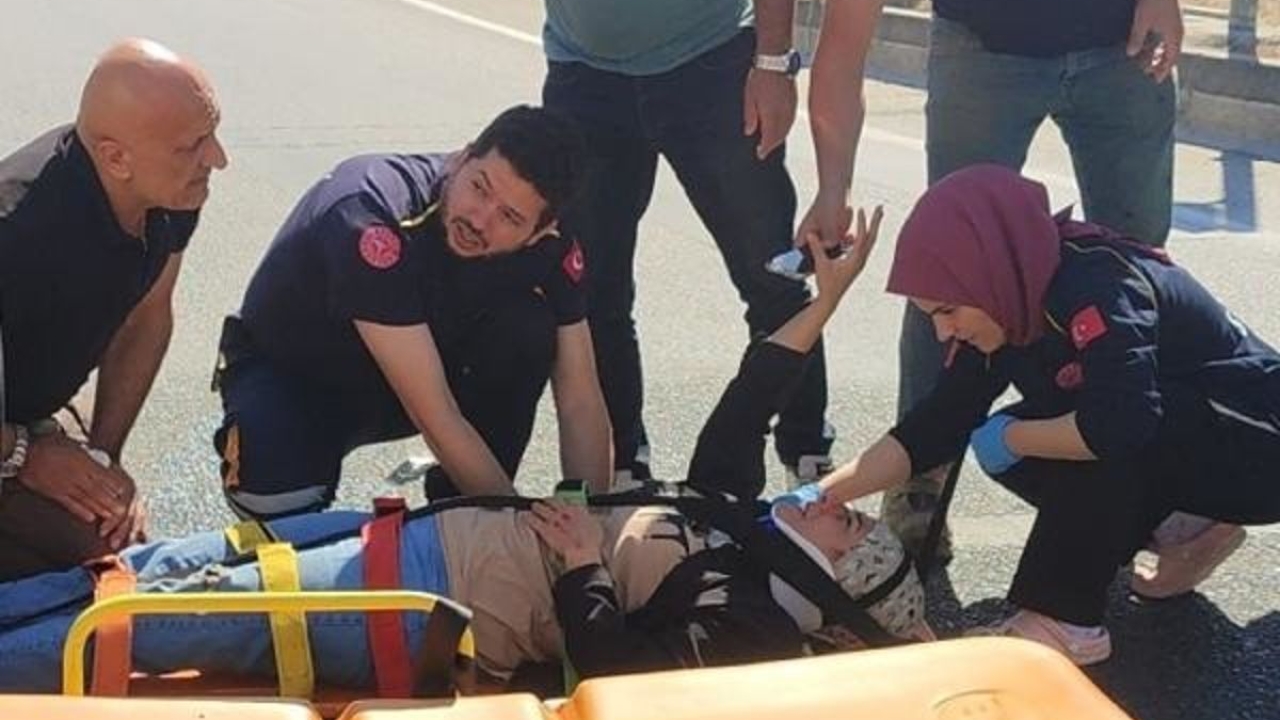 Orhangazi'de kırmızı ışıkta geçen araç motosiklete çarptı