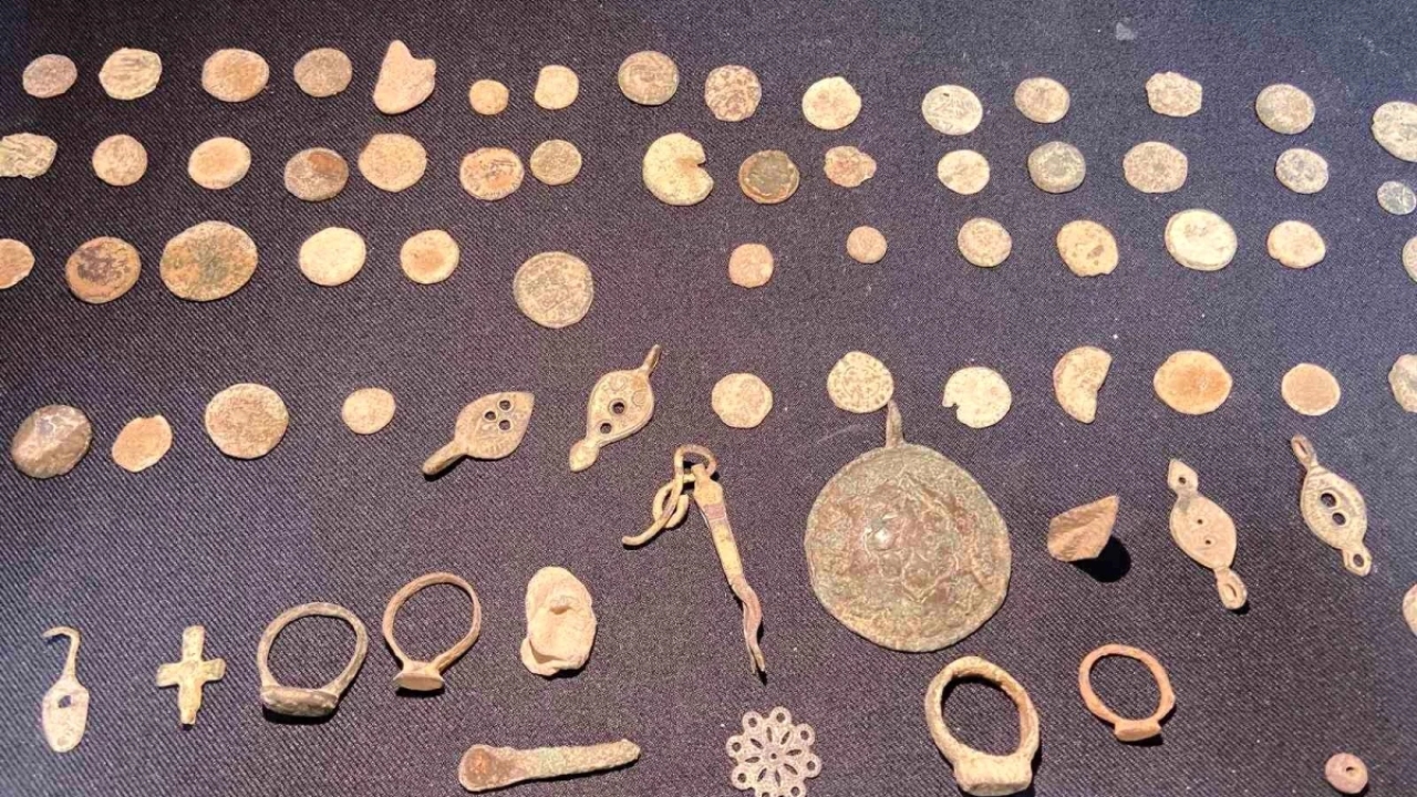 Isparta'da Kaçakçılık Operasyonunda Tarihi Eserler Ele Geçirildi