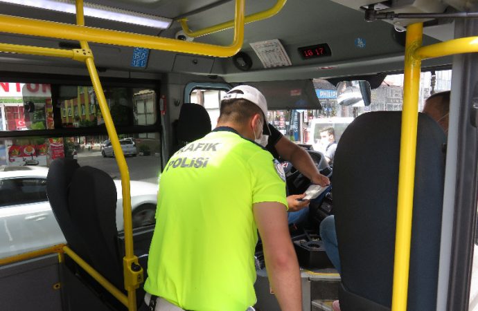 Ümraniye’de minibüslerde sosyal mesafe denetimi
