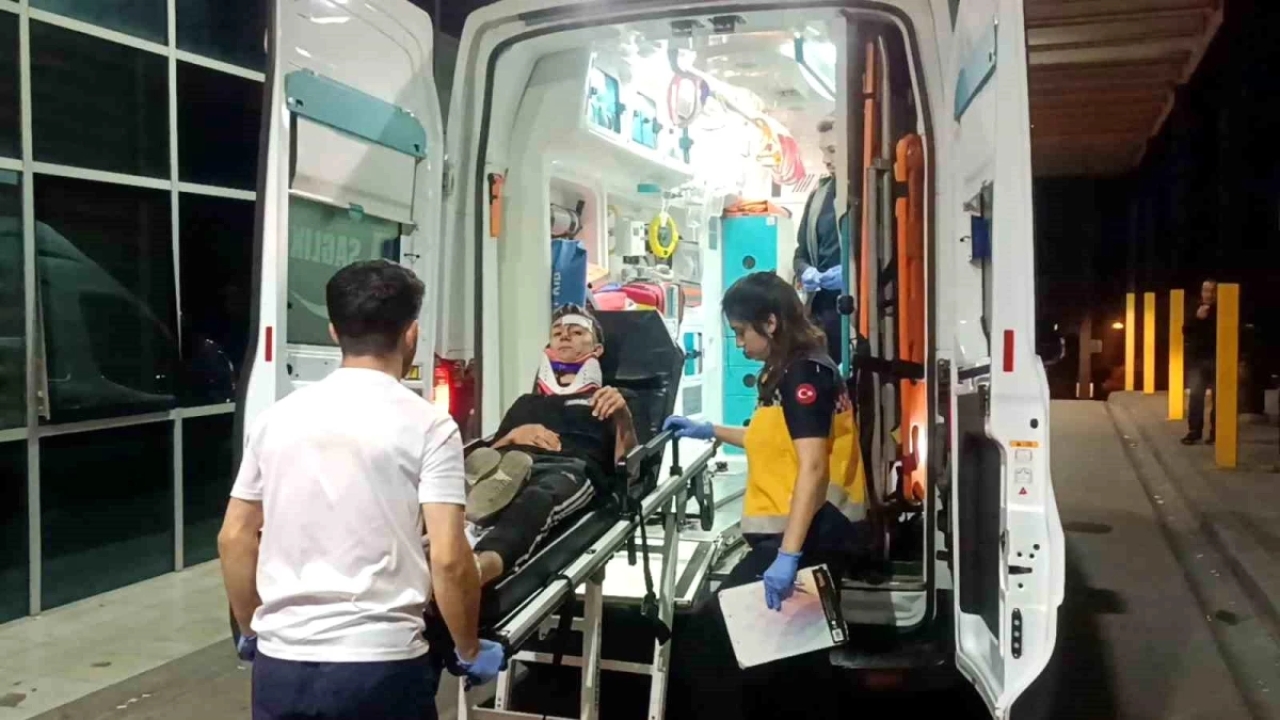 Gebze'de motokurye kaza geçirdi