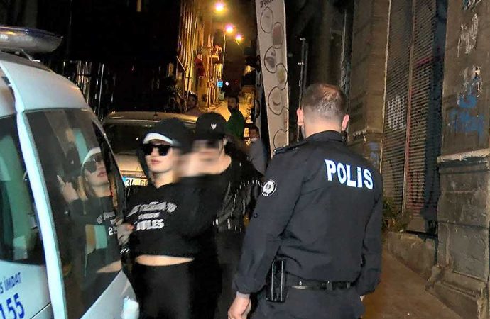 Beyoğlu’nda fuhuş kavgası! Aynı iki kadınla anlaştılar silahlar patladı…