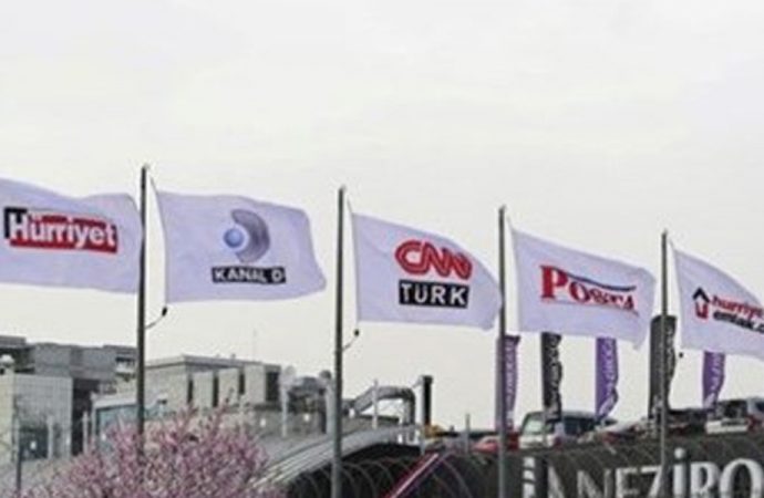 Yandaş medya satılmayan gazeteleri bedava dağıtılıyor