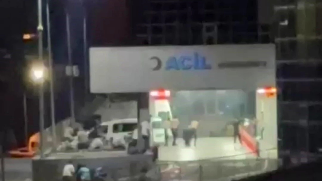 İzmir Çiğli'de Silahlı Saldırı: Olayla İlgisi Olmayan Vatandaş Yaralandı