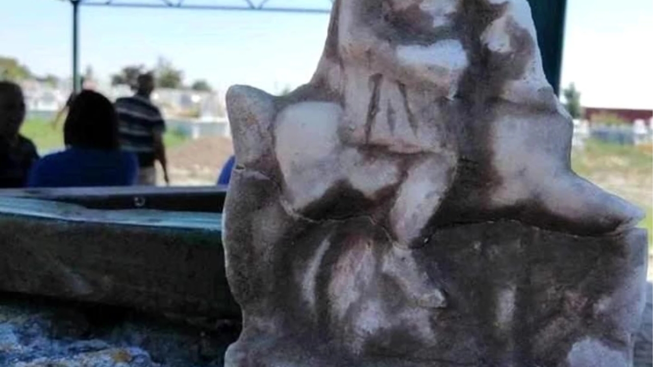 Afyonkarahisar'da Roma dönemine ait 'Üç Güzeller' heykeli bulundu