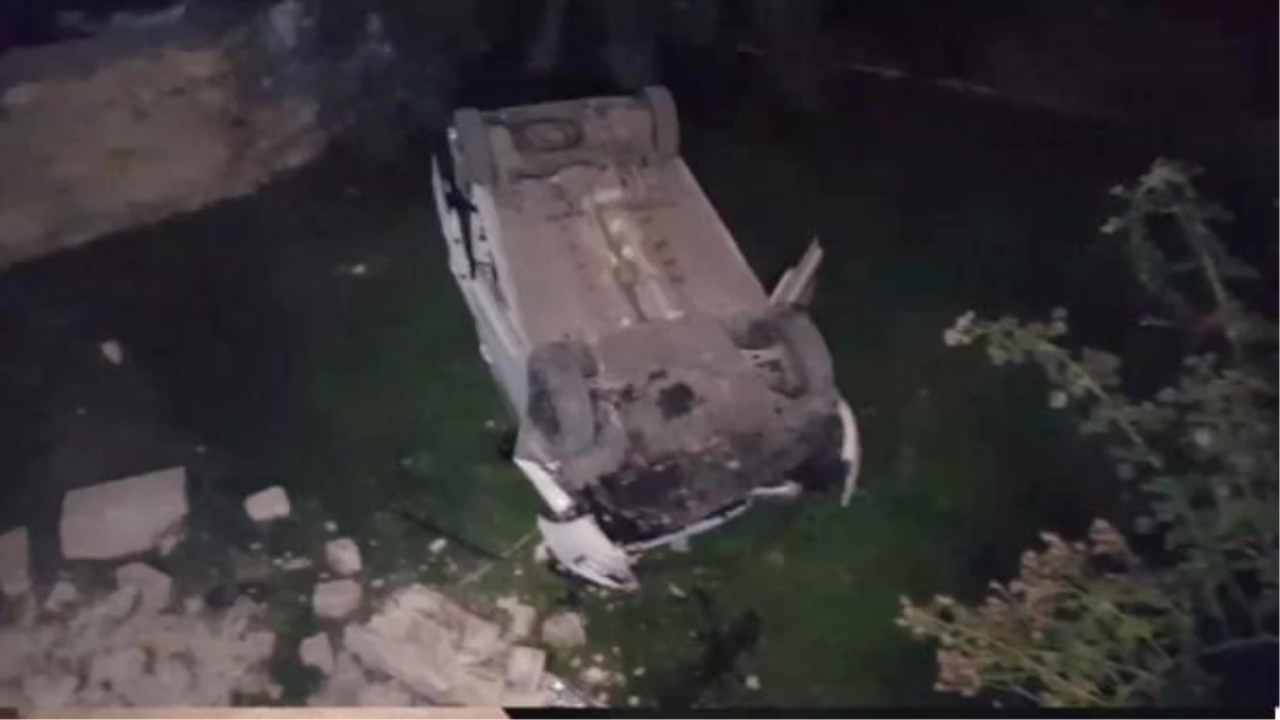 Edirne'de Polis Takibi Sonucu Araç Cami Bahçesine Uçtu