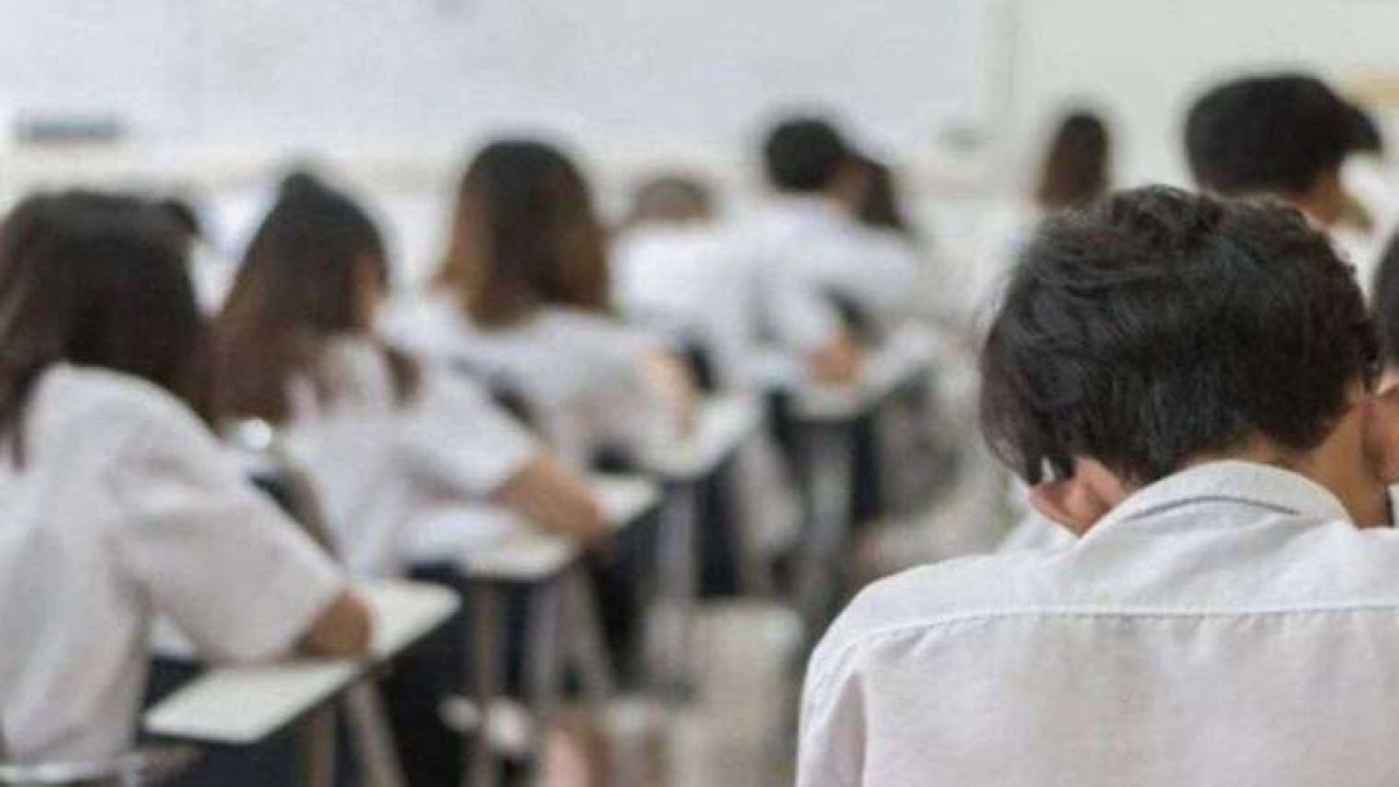 Öğretmen, ıslık çaldı diye 14 yaşındaki çocuğa küfredip yumruk attı
