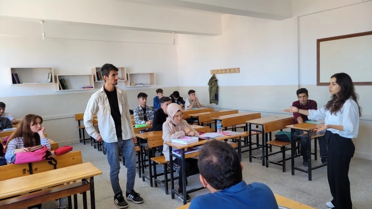 Alaçam Şehit Kadir Kara Anadolu İmam Hatip Lisesinde öğrencilere motivasyon etkinliği