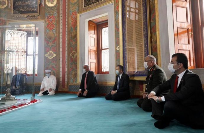 Ekrem İmamoğlu da cuma namazına katıldı