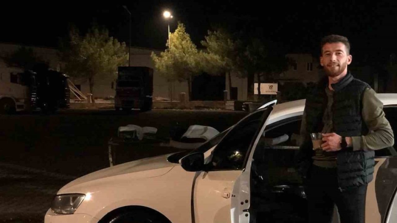 Otomobille ağaça çarpan genç 27 gün sonra hayatını kaybetti