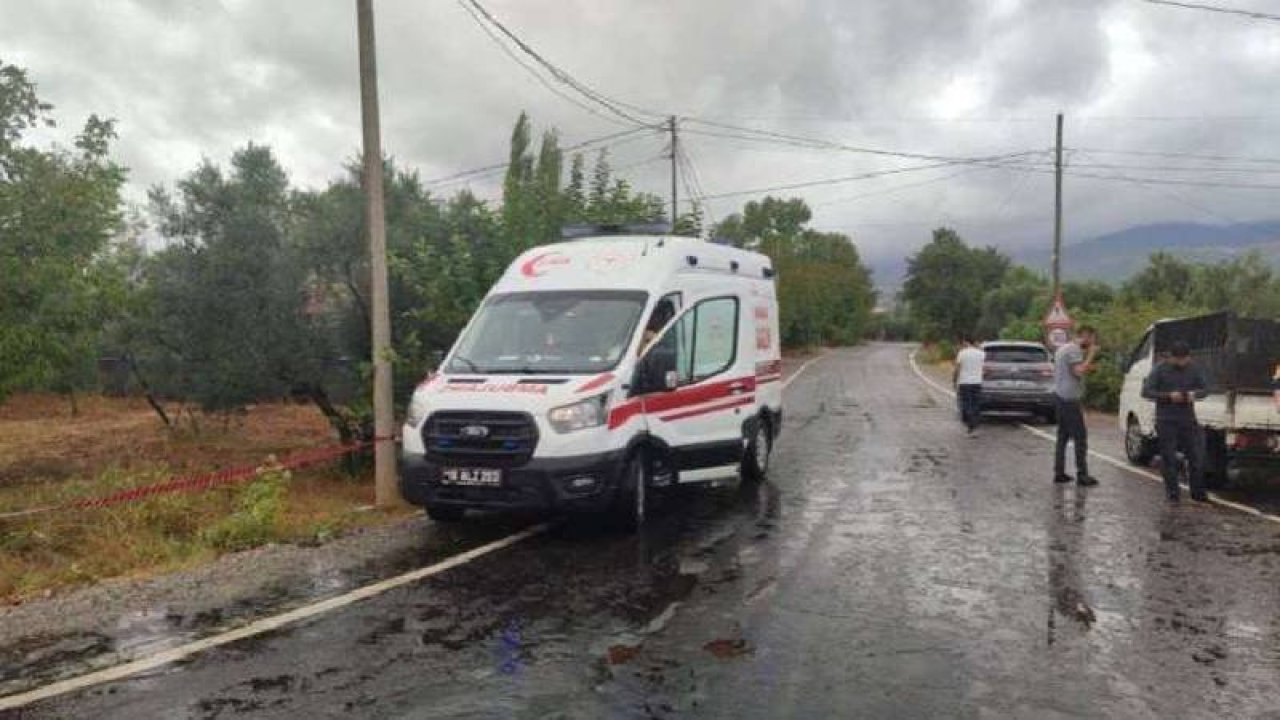 Minibüs beklerken otomobil çarpan yaya hayatını kaybetti, sürücü kaçtı