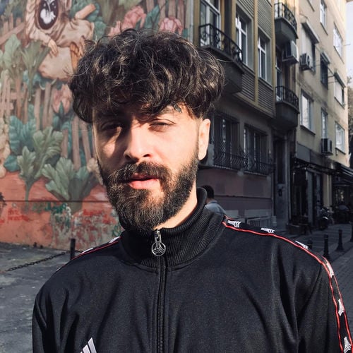 Ünlü rapçi Şehinşah trafik kazası geçirdi