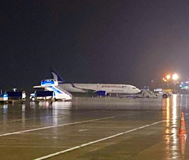 UÇAĞA YILDIRIM İSABET ETTİ Ankara’dan Rize’ye giden uçak, yıldırım isabet edince Trabzon’a mecburi iniş yaptı