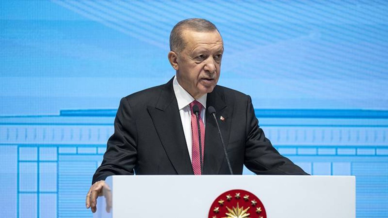 Fehmi Koru yazdı: İktidar anayasayı değiştirme girişiminde ısrarlı, hukuki bir sebebi mi var bu ısrarın, yoksa