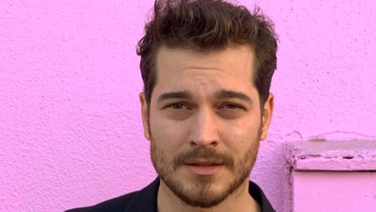 Saçı sakalı birbirine karışmıştı! Çağatay Ulusoy'un yeni imajı yine olay oldu