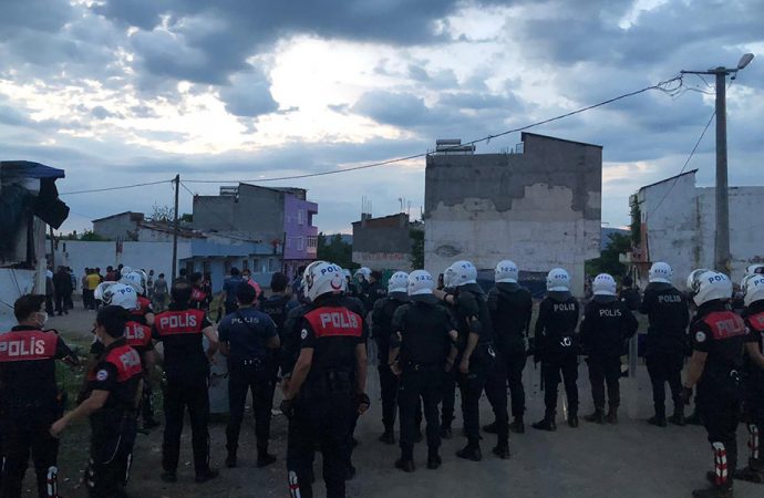Bursa’da silahlı çatışma: 1 polis memuru şehit oldu 4 kişi yaralandı