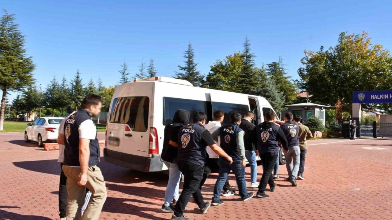 Sahte ilanla otomobil dolandırıcılığı yapan 4 şüpheli tutuklandı