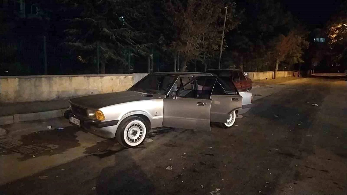 Polis ters şeritten kaçan aracı kovaladı: 16 yaşındaki sürücü yakalandı