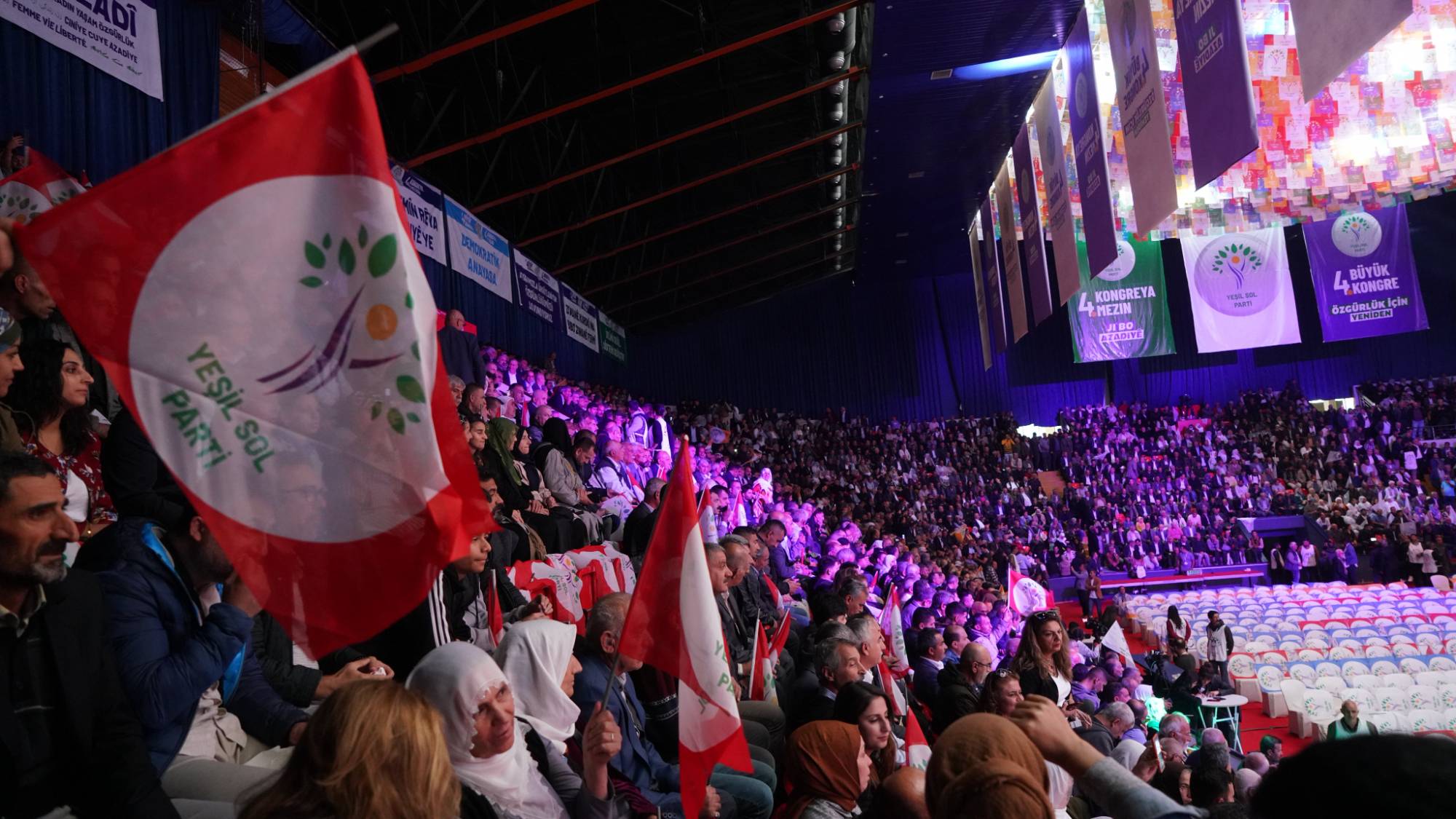 Yeşiller Sol Partisi kongresinde 4 kişi gözaltına alındı