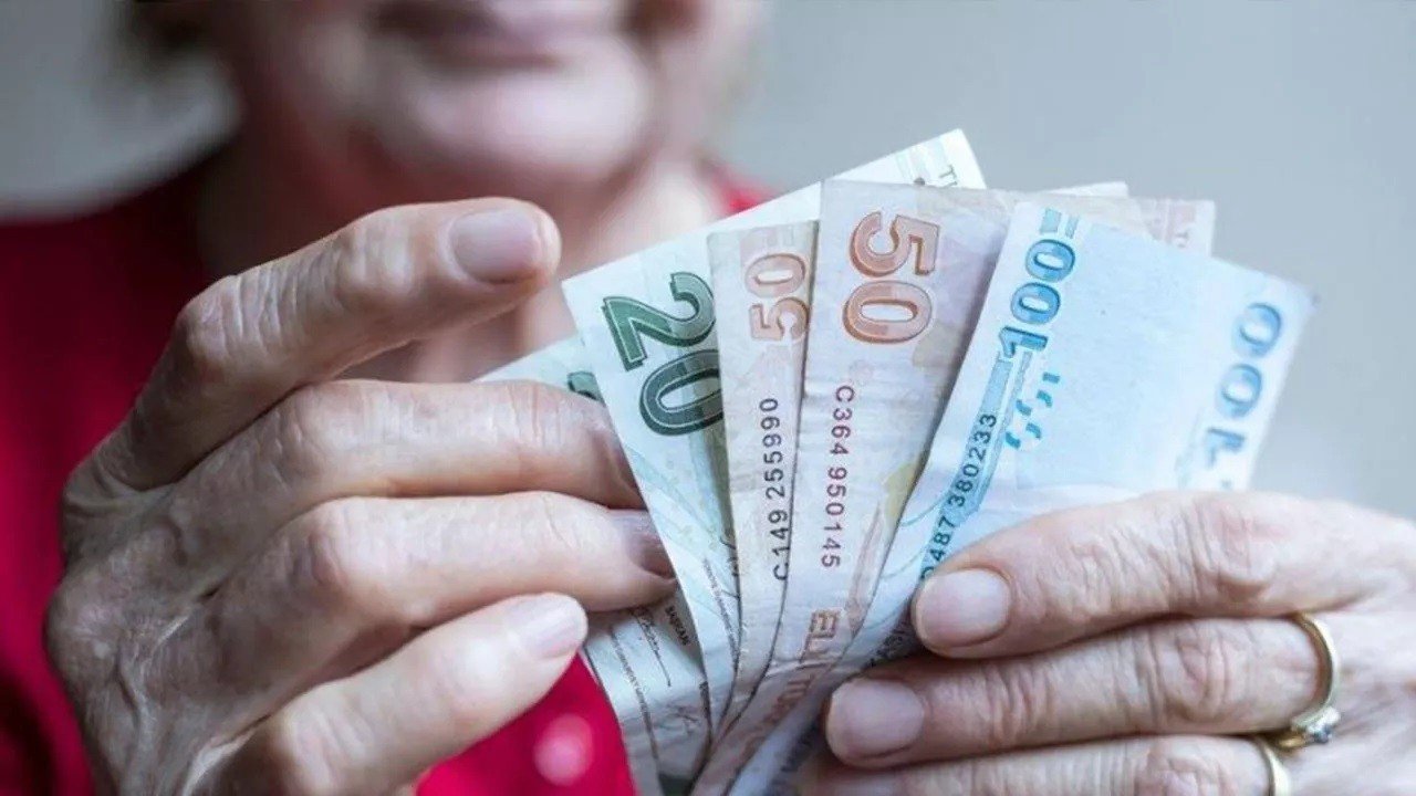 SSK, Bağ Kur, Emekli Sandığı... Emeklilere 5.000 TL ikramiye ne zaman yatacak? TBMM’den geçti! O kişiler kapsa