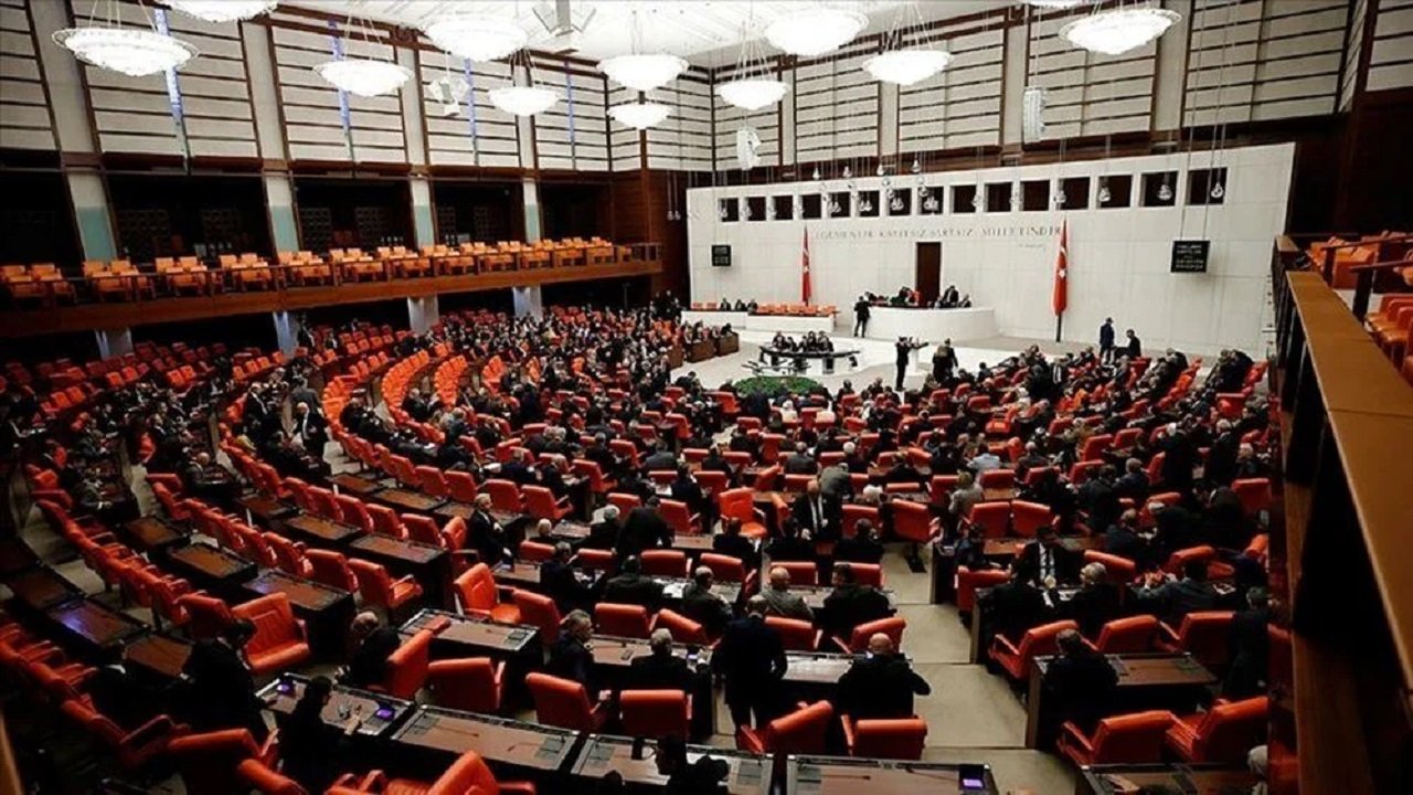 Torba yasanın detayları netleşiyor: Emekli maaşına zam, 5 yıl erken emeklilik ve taşeron çalışanlara kadro… Te