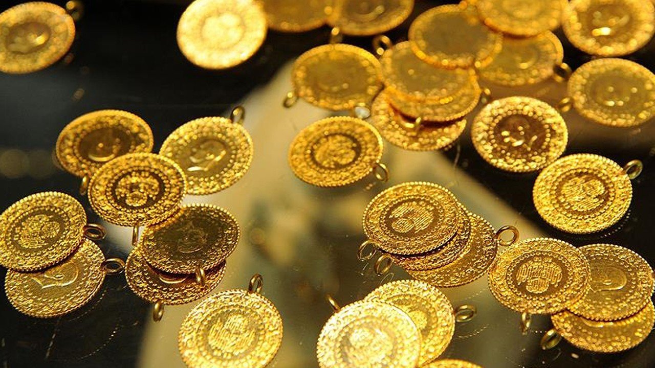 Gram altın o tarihte 2 bin lirayı görebilir! Ünlü ekonomist altın yatırımı olanları uyarıyor: Kenarda 1 gramın