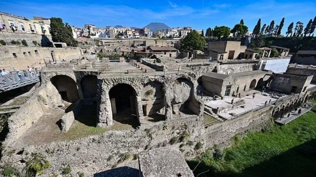 Pompei'deki antik belgeler: Antik papirüsteki ilk kelime yapay zeka teknolojisiyle deşifre edildi
