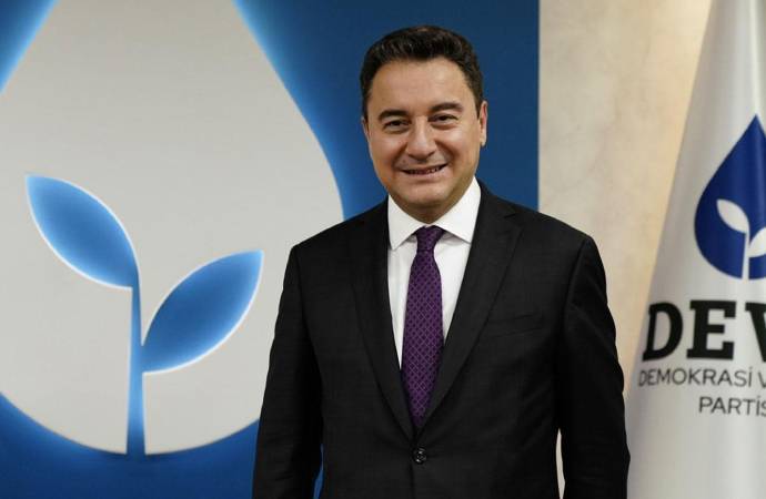 DEVA Partisi’nin posterine tepki yağdı: Cumhuriyeti Ali Babacan kurdu herhalde…