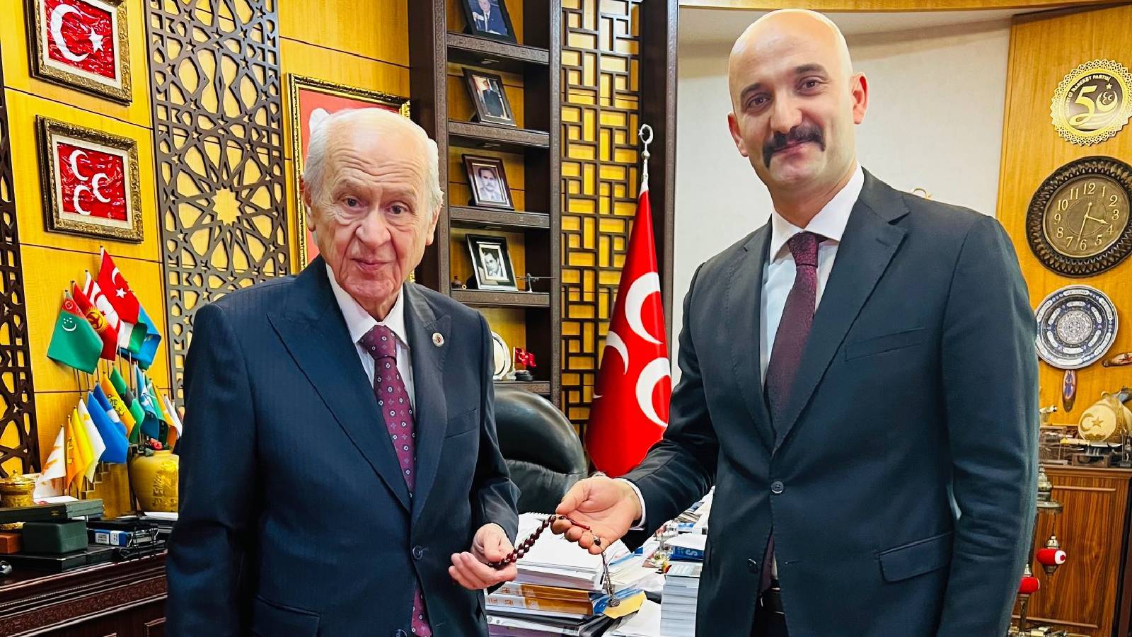Sinan Ateş cinayetinin şüphelilerinden Olcay Kılavuz, Bahçeli ile bir araya geldi