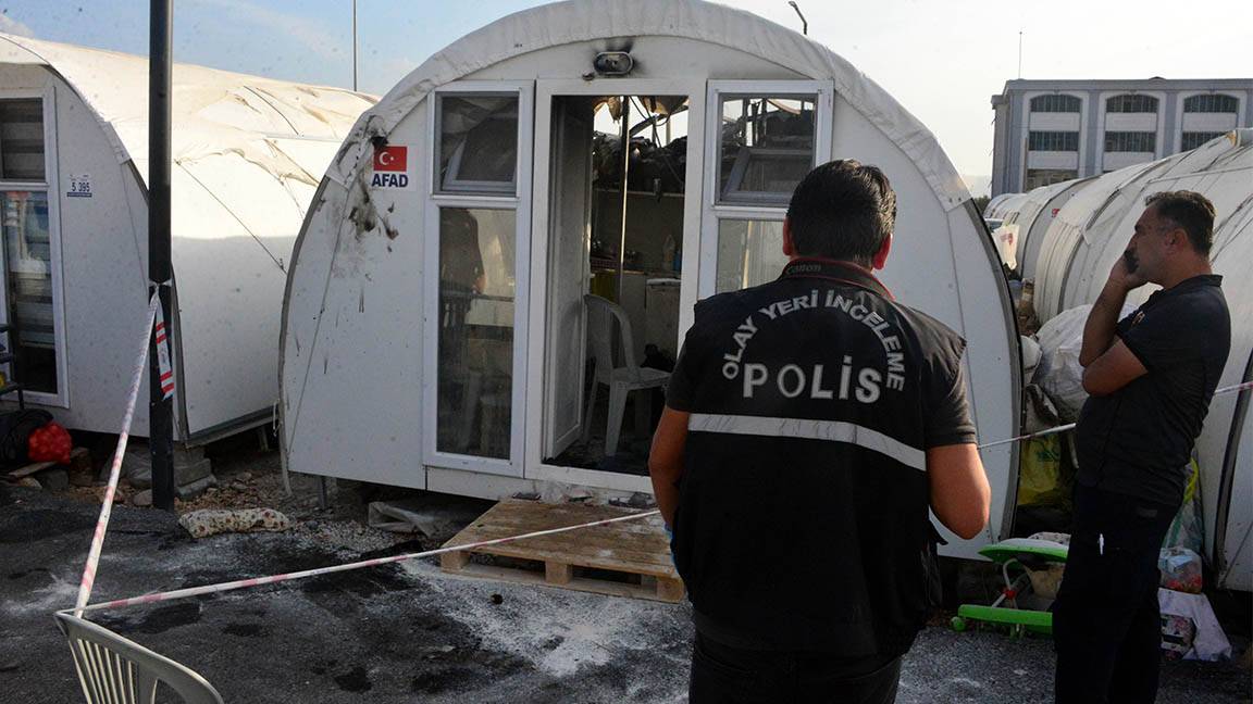 Elektrik akımına kapılan depremzede hayatını kaybetti