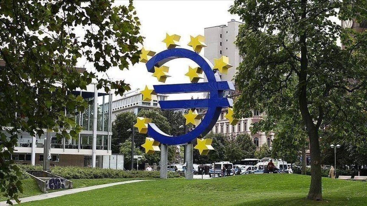 Avrupa Merkez Bankası politika faizini sabit tuttu