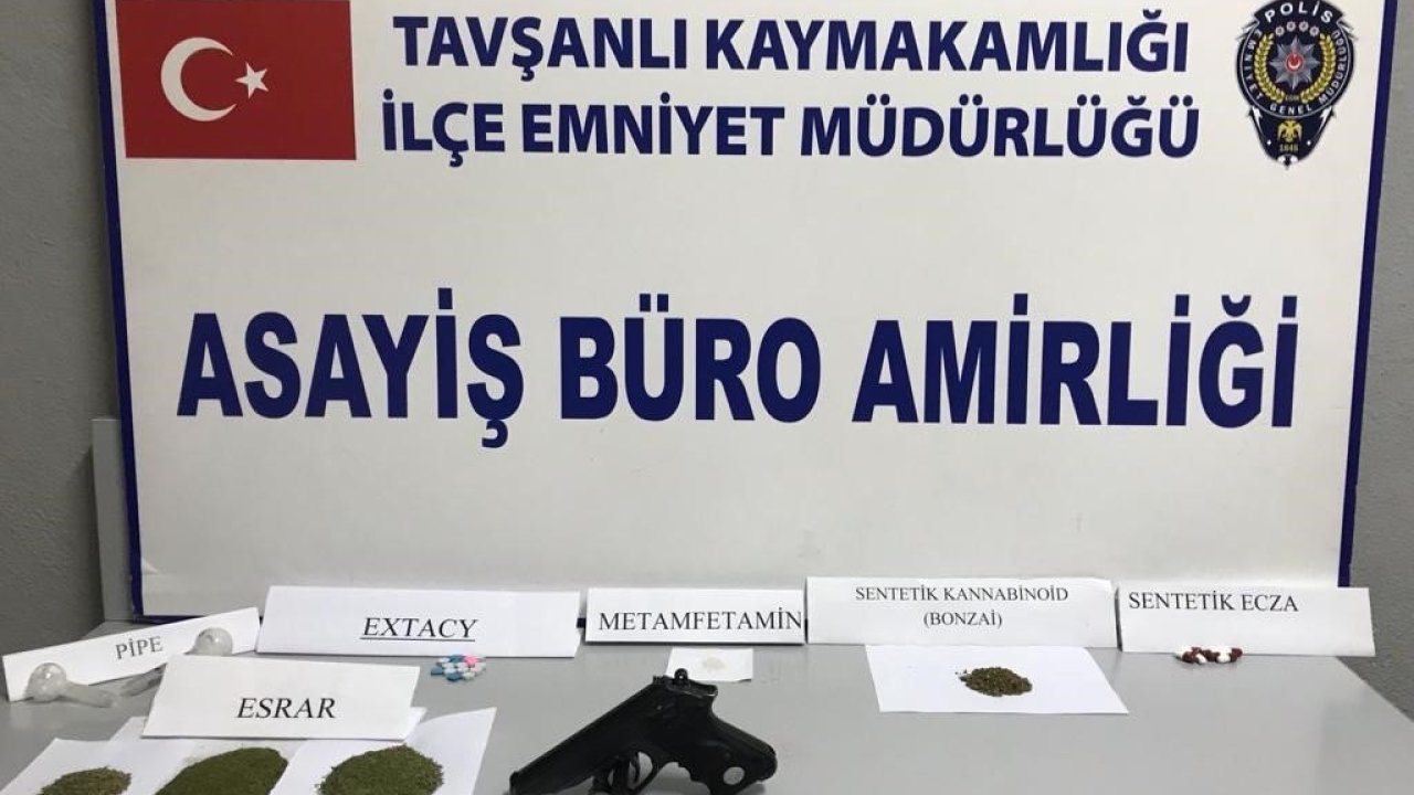 Tavşanlı’da durdurulan tırda uyuşturucu madde ve tabanca ele geçirildi
