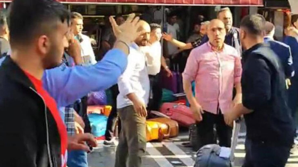 Esnafların ‘eşya koyma’ kavgasında silahlar konuştu: Biri turist 3 yaralı