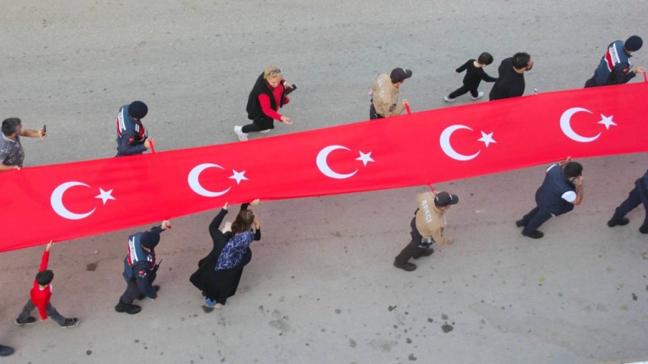 Ankara Haymana'da, Cumhuriyet Bayramı 4 bin 447 metrelik Türk bayrağıyla kutlandı